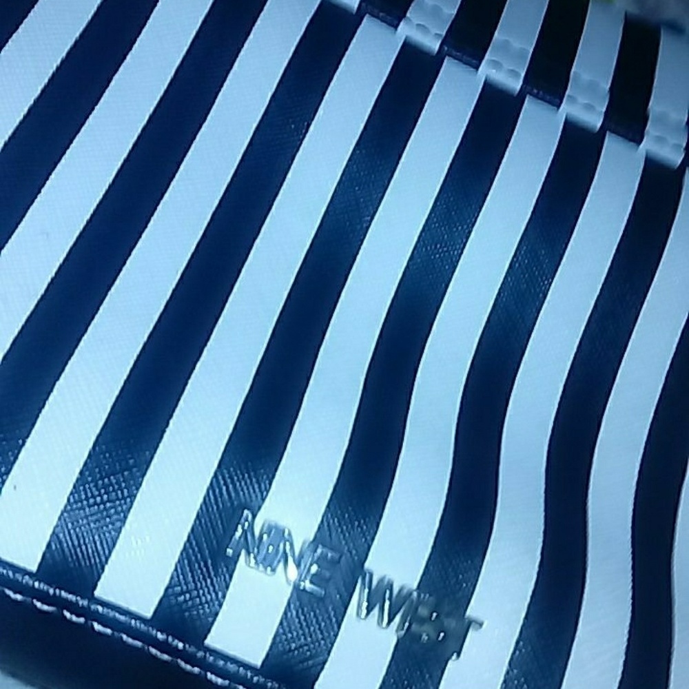 Purses - Picture 2 of 4
